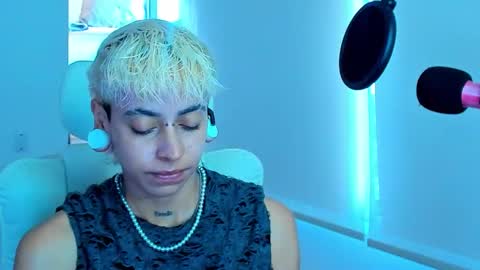 Snapshot of alex_poett chatting on 11/23/25, 02:50 Residente0xxx online show from 11/23/25, 02:50