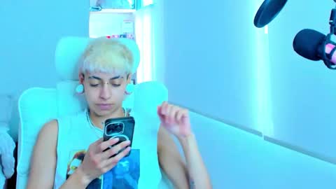 Snapshot of alex_poett chatting on 11/24/25, 06:18 Residente0xxx online show from 11/24/25, 06:18