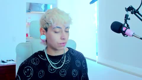 Snapshot of alex_poett chatting on 11/27/25, 07:16 Residente0xxx online show from 11/27/25, 07:16