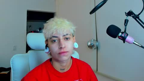 Snapshot of alex_poett chatting on 12/15/25, 02:16 Residente0xxx online show from 12/15/25, 02:16