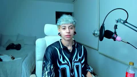 Snapshot of alex_poett chatting on 02/10/26, 06:50 Residente0xxx online show from 02/10/26, 06:50