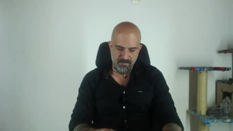 Snapshot of alex_saints_ce chatting on 04/13/26, 01:05 Alex Saints online show from 04/13/26, 01:05