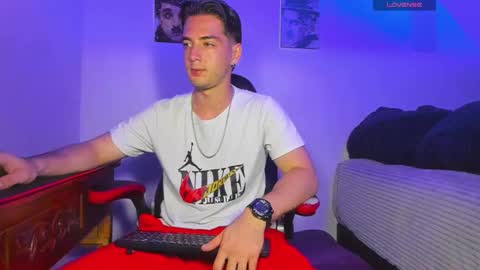 Snapshot of alex_smith0 chatting on 02/27/25, 01:38 online show from 02/27/25, 01:38