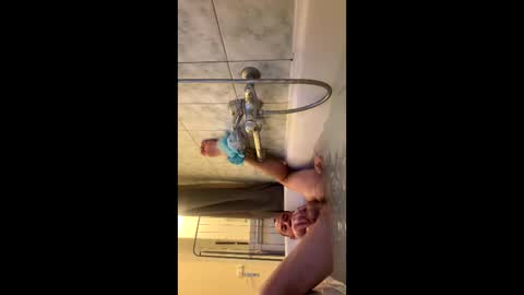 Snapshot of alex_vlad chatting on 11/30/25, 06:39 Alexandru online show from 11/30/25, 06:39