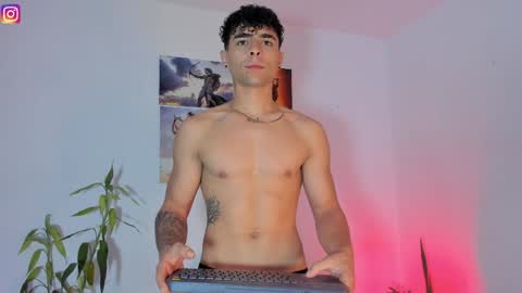 Snapshot of alex_zt7 chatting on 04/26/26, 04:04 x online show from 04/26/26, 04:04