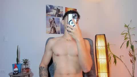 Snapshot of alex_zt7 chatting on 05/24/26, 07:08 x online show from 05/24/26, 07:08