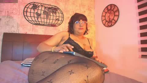 Snapshot of alexa_cruz__ chatting on 05/17/26, 12:01 Alexa online show from 05/17/26, 12:01