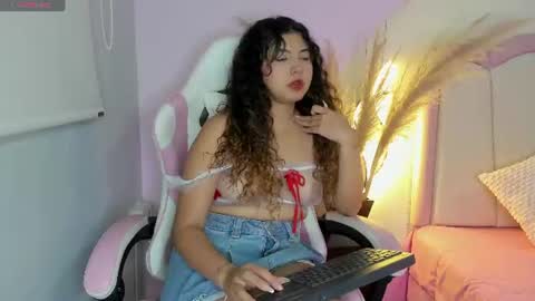 Snapshot of alexa_cutte_ chatting on 06/11/26, 12:14 A L E X A online show from 06/11/26, 12:14