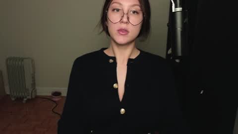 dont be afraid to click social media link its  working  just click on that  online show from 12/28/24, 11:48