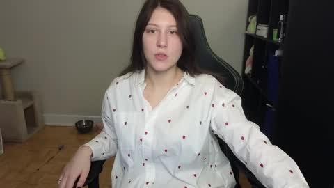 dont be afraid to click social media link its  working  just click on that  online show from 02/02/25, 02:27