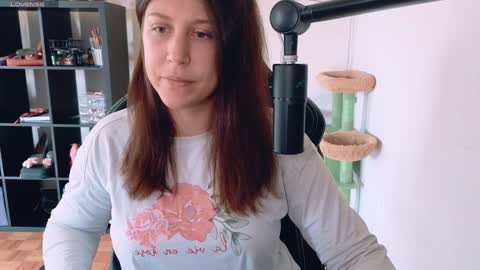 dont be afraid to click social media link its  working  just click on that  online show from 09/16/25, 08:43