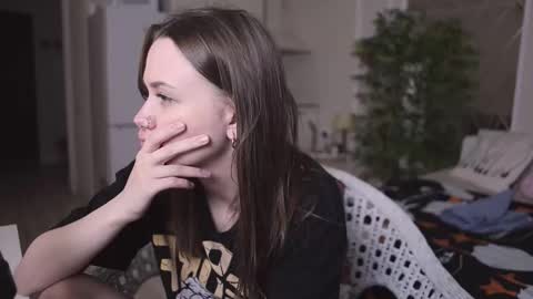 Snapshot of alexa_feels chatting on 11/08/25, 04:29 Little Duck homie online show from 11/08/25, 04:29