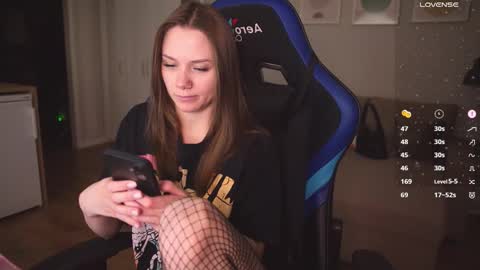 Snapshot of alexa_feels chatting on 02/19/26, 04:58 Little Duck homie online show from 02/19/26, 04:58