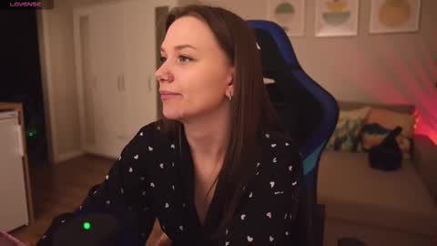 Snapshot of alexa_feels chatting on 02/27/26, 04:29 Little Duck homie online show from 02/27/26, 04:29