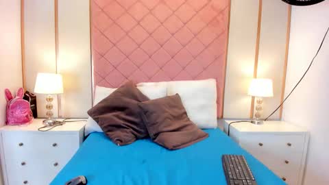 Snapshot of alexa_jonees chatting on 03/17/26, 12:19 Alexa online show from 03/17/26, 12:19