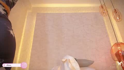 Alexa Millers online show from 12/19/25, 05:14