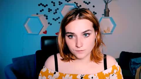 Snapshot of alexa_night_ chatting on 10/17/25, 05:32 alexa_night_ online show from 10/17/25, 05:32