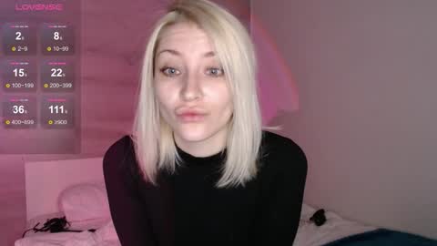 Snapshot of alexa_novak chatting on 11/18/25, 02:39 Alexa online show from 11/18/25, 02:39