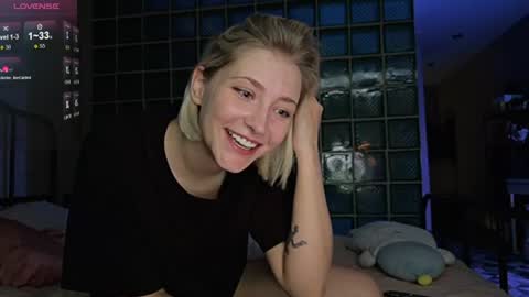 Snapshot of alexa_novak chatting on 06/13/26, 02:53 Alexa online show from 06/13/26, 02:53