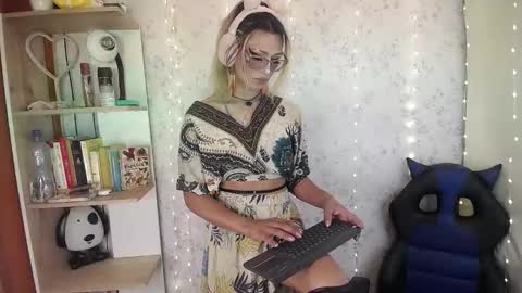 Snapshot of alexaavandercloude chatting on 03/26/26, 07:08 alexaavandercloude online show from 03/26/26, 07:08