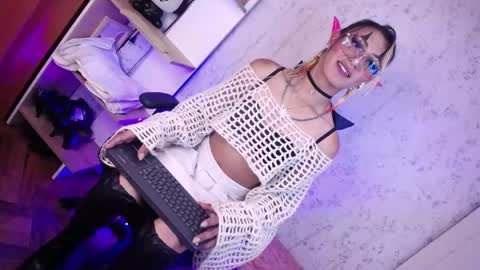 Snapshot of alexaavandercloude chatting on 04/17/26, 12:30 alexaavandercloude online show from 04/17/26, 12:30