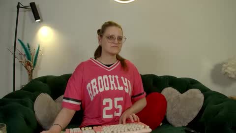 AlexaAvery online show from 05/16/26, 06:21