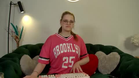 AlexaAvery online show from 05/16/26, 07:05