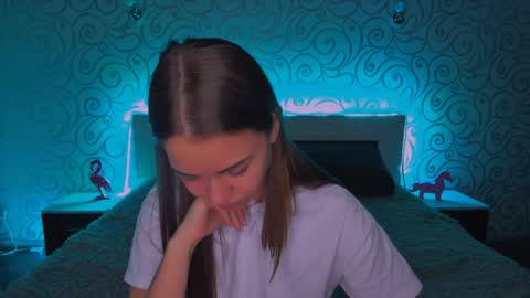Snapshot of alexabarkley chatting on 12/15/24, 03:24 angel online show from 12/15/24, 03:24