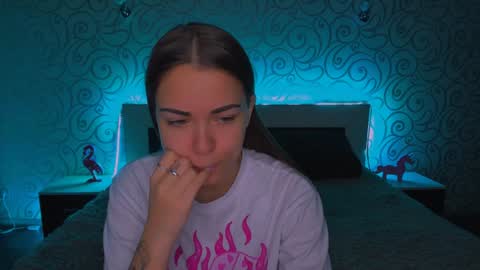 Snapshot of alexabarkley chatting on 12/16/24, 03:19 angel online show from 12/16/24, 03:19