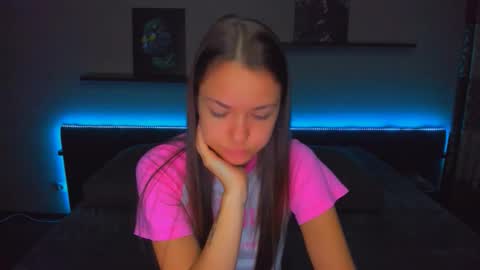 Snapshot of alexabarkley chatting on 10/14/25, 12:11 angel online show from 10/14/25, 12:11