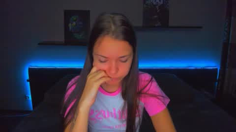 Snapshot of alexabarkley chatting on 10/23/25, 12:32 angel online show from 10/23/25, 12:32