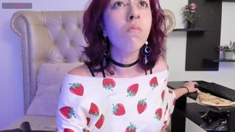 Snapshot of alexafoxy18 chatting on 02/12/25, 04:12 ALEXA online show from 02/12/25, 04:12