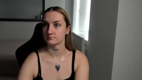 Snapshot of alexafragile chatting on 11/05/25, 01:44 Alexa online show from 11/05/25, 01:44