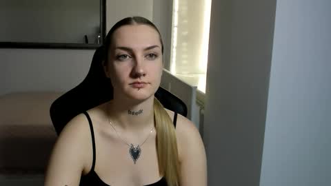 Snapshot of alexafragile chatting on 11/06/25, 01:23 Alexa online show from 11/06/25, 01:23