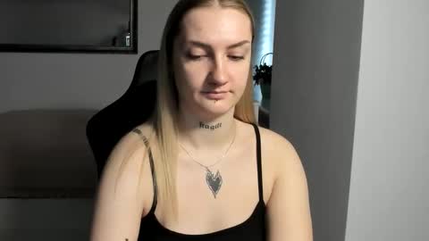 Snapshot of alexafragile chatting on 12/01/25, 01:16 Alexa online show from 12/01/25, 01:16