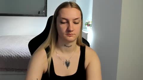 Snapshot of alexafragile chatting on 12/04/25, 11:30 Alexa online show from 12/04/25, 11:30