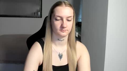 Snapshot of alexafragile chatting on 12/05/25, 12:14 Alexa online show from 12/05/25, 12:14