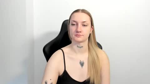 Snapshot of alexafragile chatting on 06/09/26, 11:22 Alexa online show from 06/09/26, 11:22