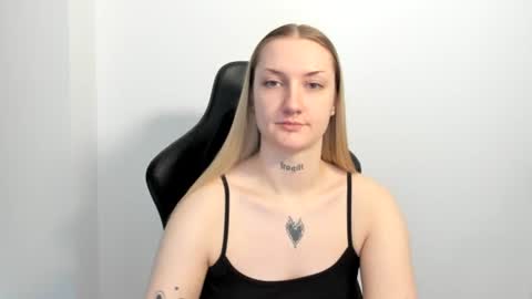 Snapshot of alexafragile chatting on 06/17/26, 12:29 Alexa online show from 06/17/26, 12:29