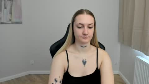 Snapshot of alexafragile chatting on 07/20/26, 11:23 Alexa online show from 07/20/26, 11:23