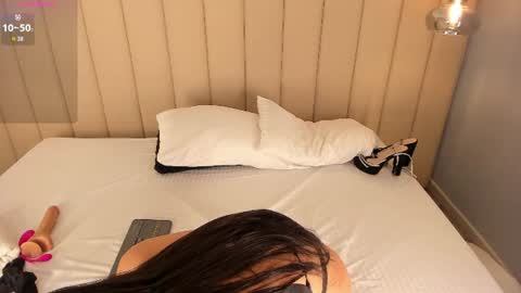 Snapshot of alexamonroe_ chatting on 06/14/26, 05:37 Alexa online show from 06/14/26, 05:37
