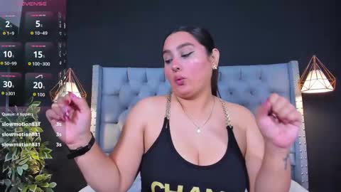 Snapshot of alexamora__ chatting on 09/13/25, 11:32 C A M I L A online show from 09/13/25, 11:32