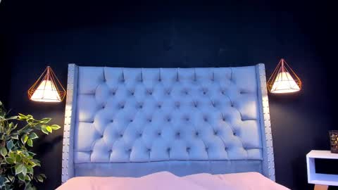 Snapshot of alexamora__ chatting on 10/02/25, 11:50 C A M I L A online show from 10/02/25, 11:50