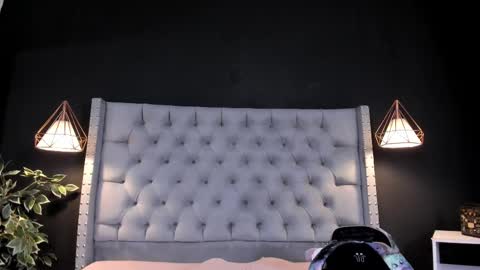 Snapshot of alexamora__ chatting on 10/08/25, 11:41 C A M I L A online show from 10/08/25, 11:41