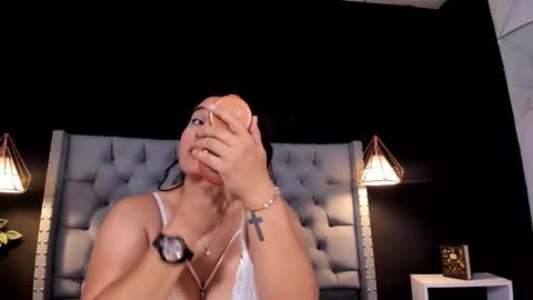 Snapshot of alexamora__ chatting on 10/09/25, 10:57 C A M I L A online show from 10/09/25, 10:57