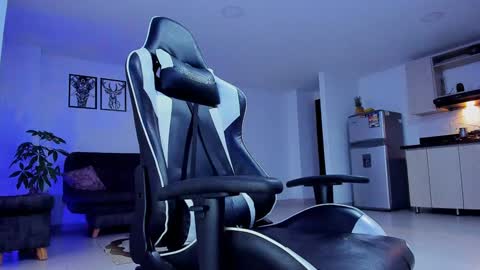 Snapshot of alexander_collin_ chatting on 12/04/24, 11:41 Alex Collin online show from 12/04/24, 11:41