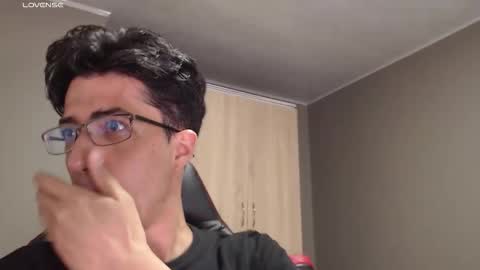 Snapshot of alexander_dimitri chatting on 11/26/25, 05:08 Benji Alex online show from 11/26/25, 05:08