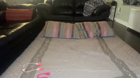 Alex  John online show from 01/06/25, 01:31