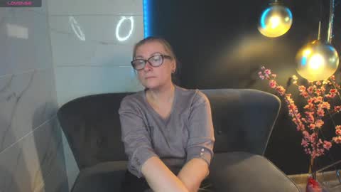 Snapshot of alexandra_kind chatting on 12/17/24, 11:28 Alexandra online show from 12/17/24, 11:28