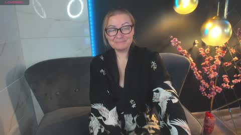 Snapshot of alexandra_kind chatting on 12/22/24, 11:09 Alexandra online show from 12/22/24, 11:09